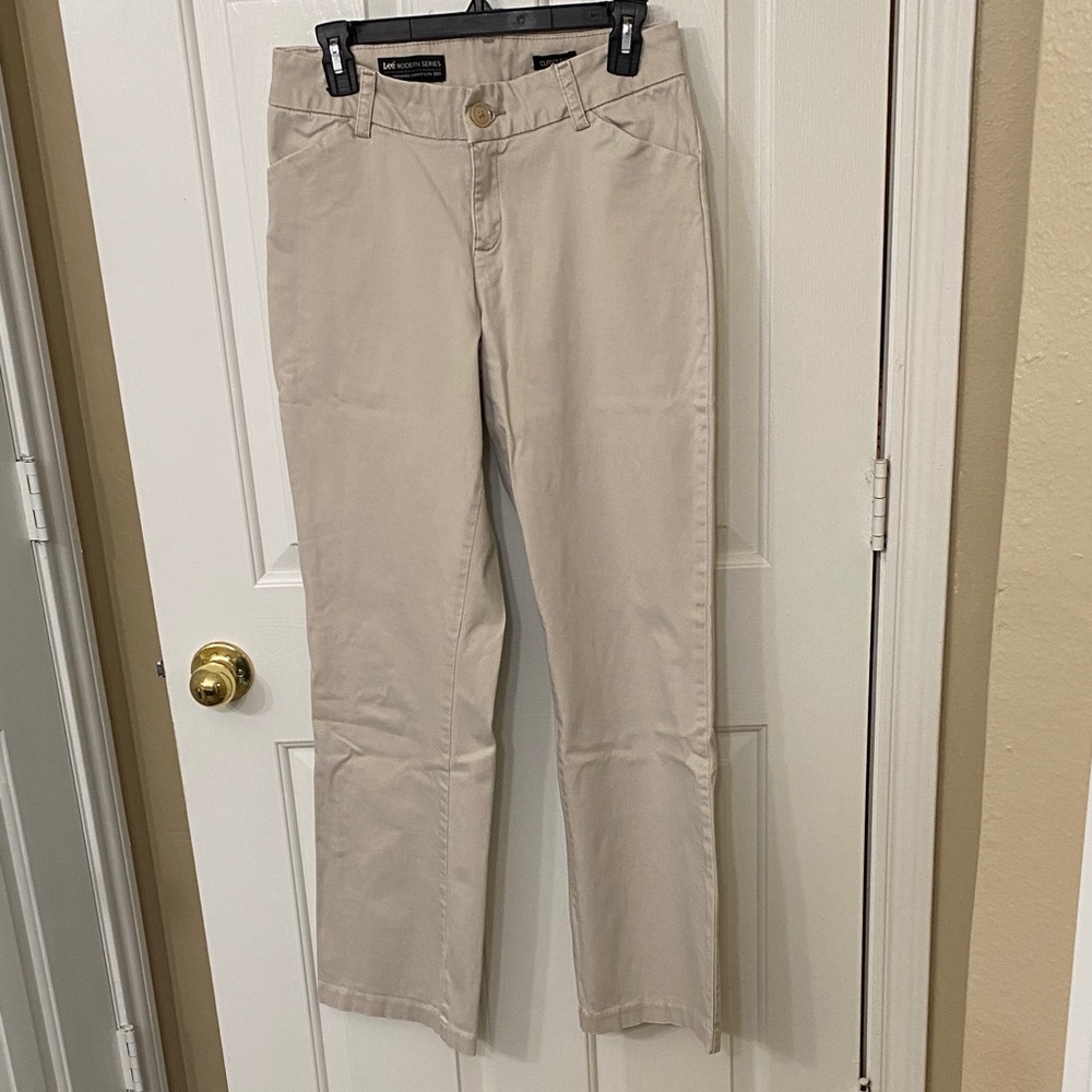 Lee Women's Tan Trousers 
Modern Series Curvy Fit